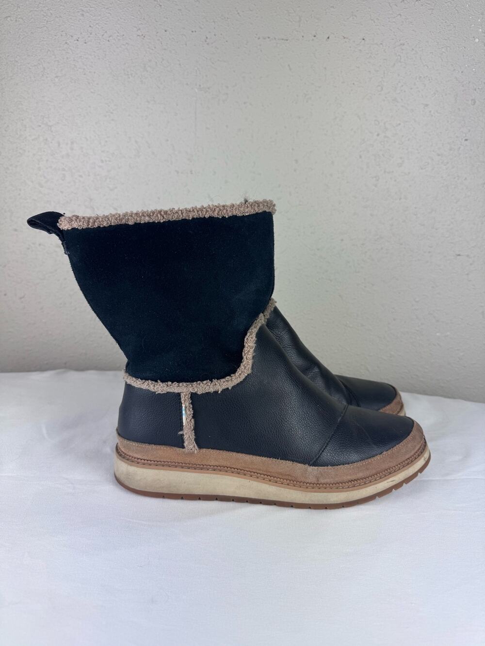 Toms Womens Black Zip up Boots size 8.5
